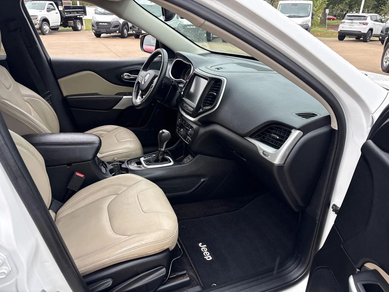 Used 2017 Bright White Clearcoat Jeep Limited image 13