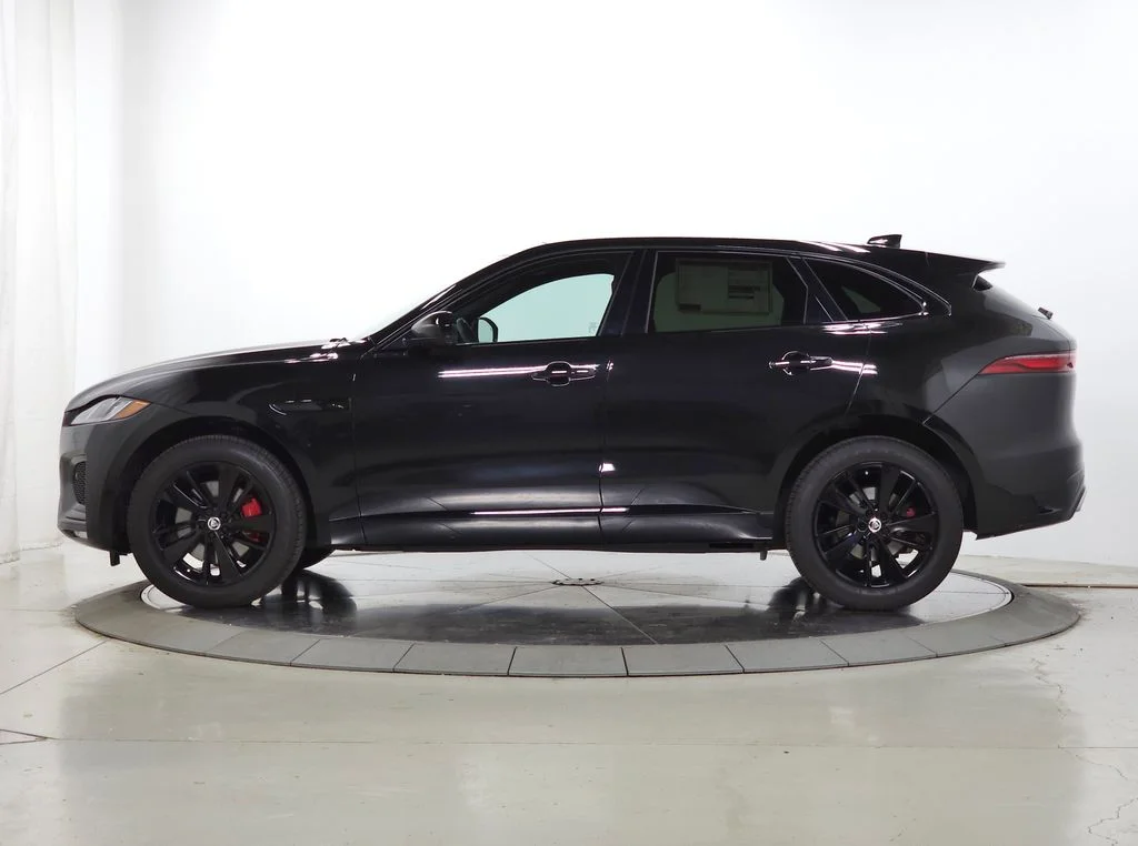 Used 2025 Black Jaguar P400 R-Dynamic S image 2