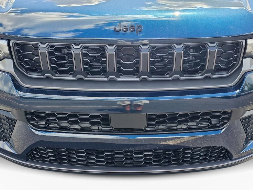 New 2027 Fathom Blue Pearl-Coat Paint Jeep Limited image 3