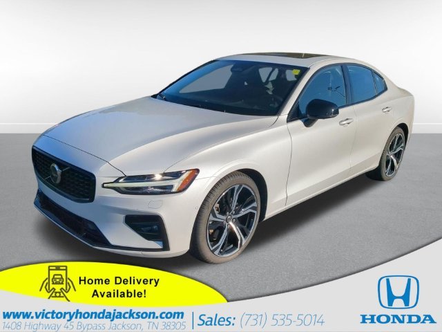 2024 Volvo S60 B5 Plus Dark Theme