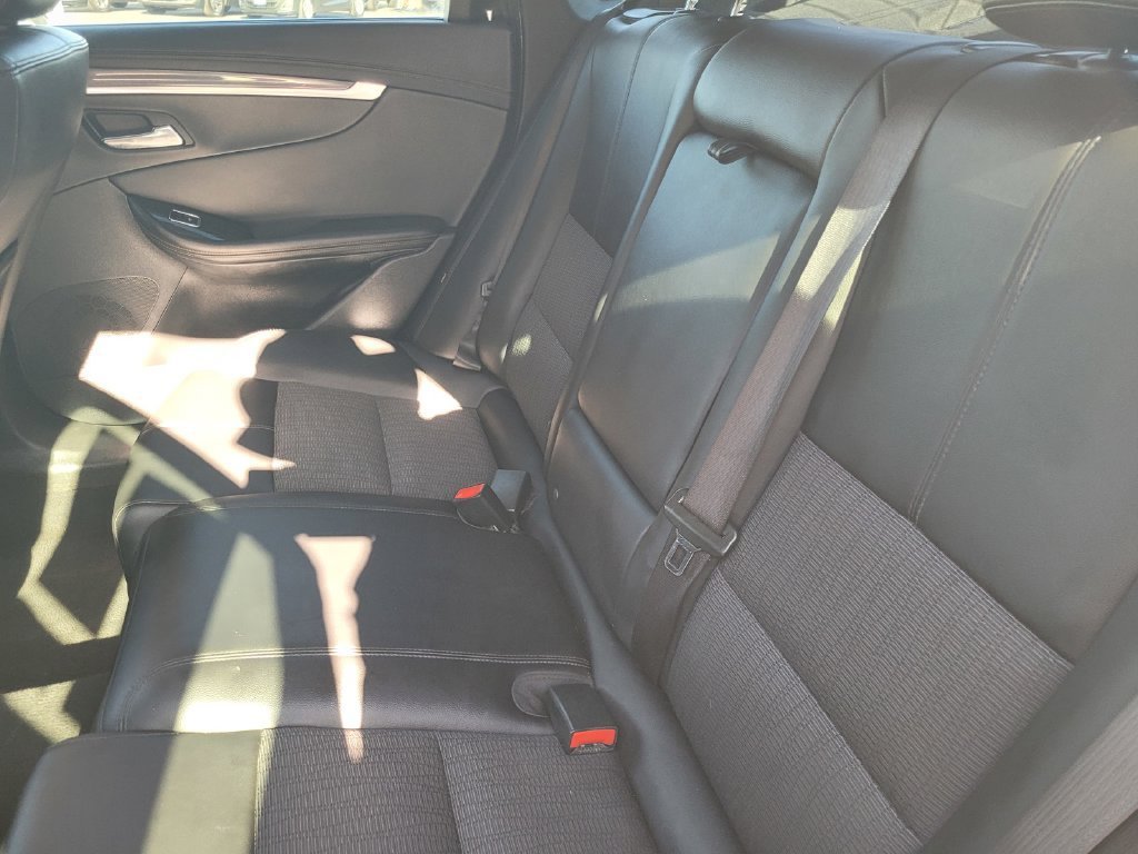 Used 2019 SUMMIT WHITE Chevrolet LT image 17
