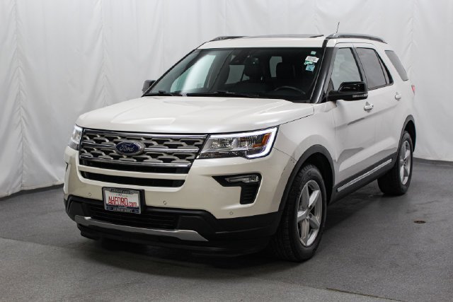 Used 2018 White Platinum Clearcoat Metallic Ford XLT image 4