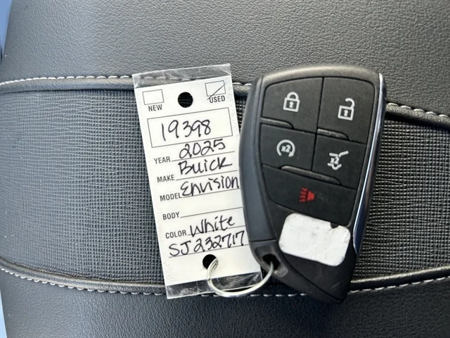 Used 2025 WHITE BUICK Preferred image 38