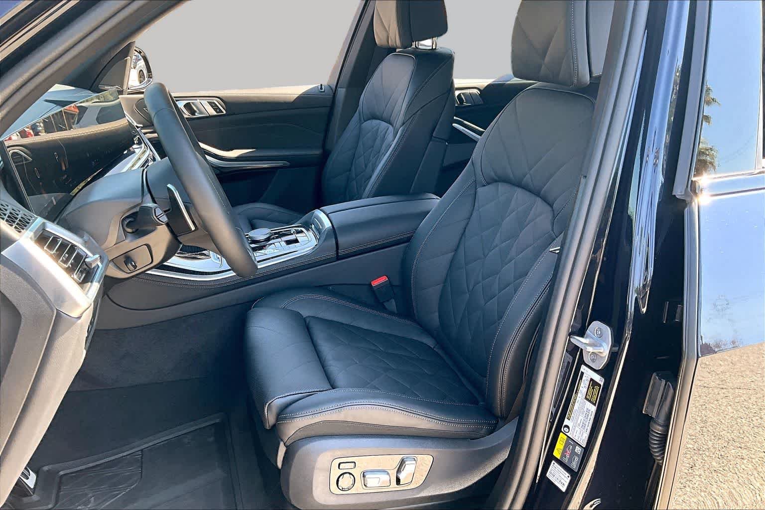 Used 2026 Black Sapphire Metallic BMW sDrive40i image 7