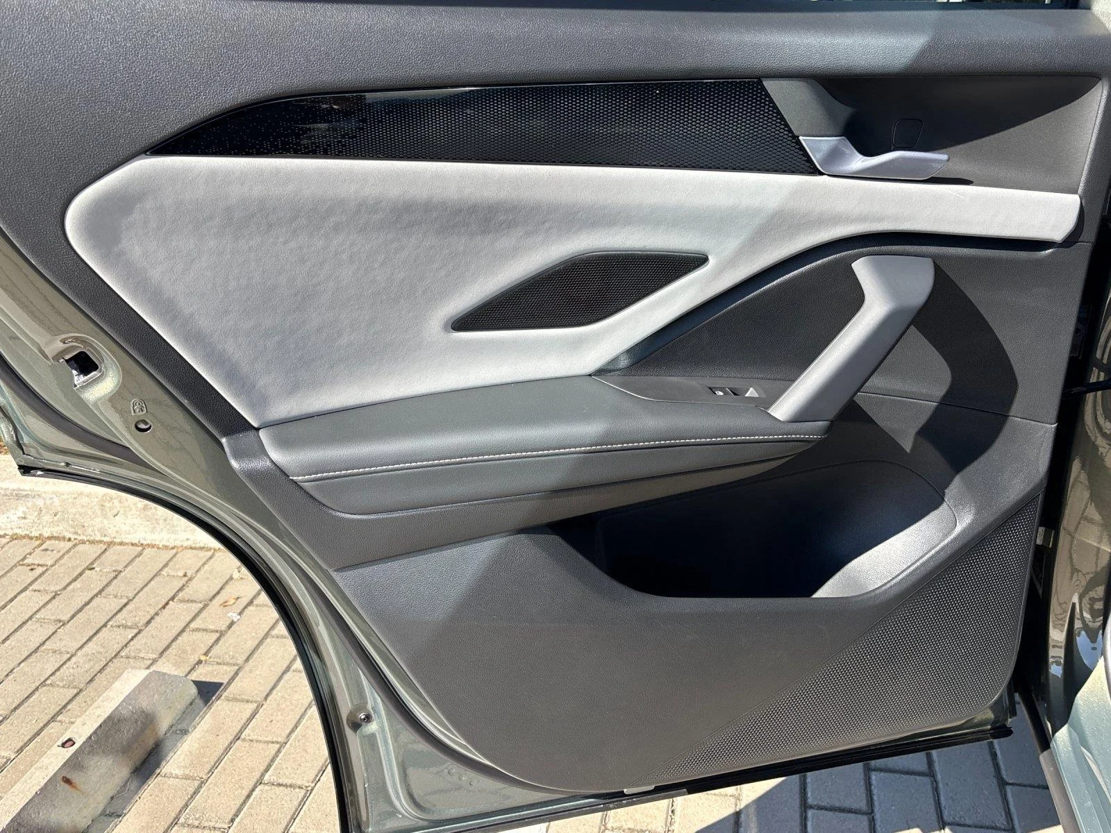 New 2027  Volkswagen SE R-Line Black image 31