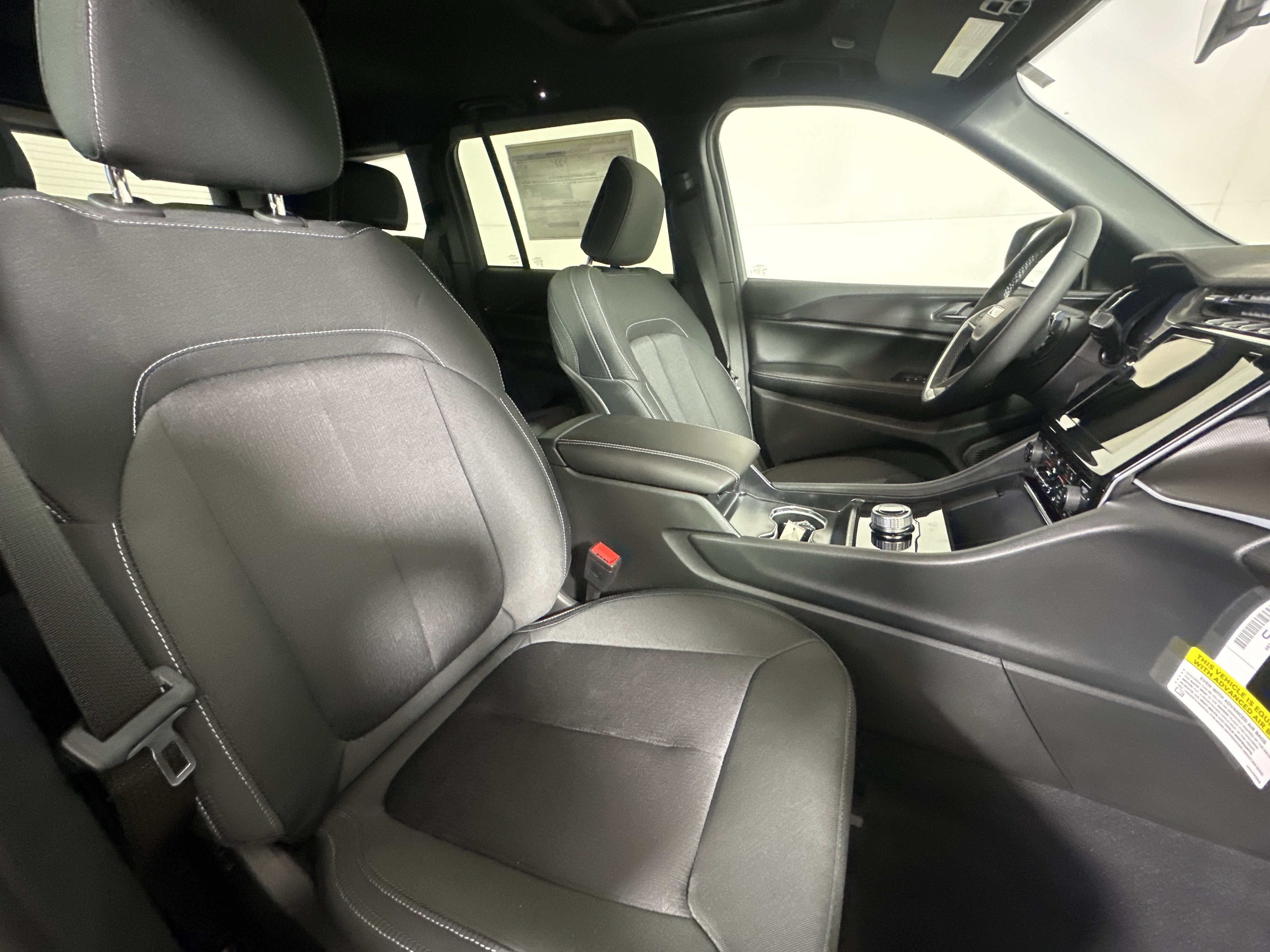 New 2026 Baltic Gray Metallic Clear-Coat Exterior Paint Jeep Laredo X image 26