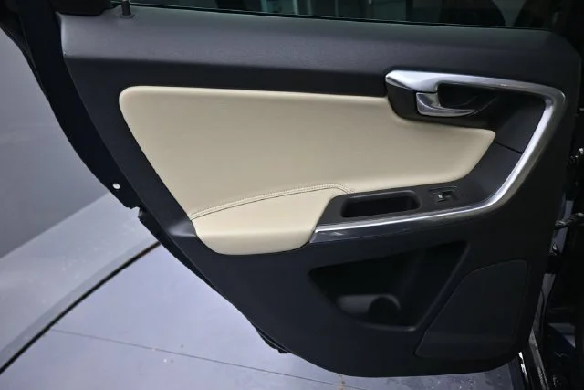 Used 2016 Blue Volvo T6 Drive-E image 18