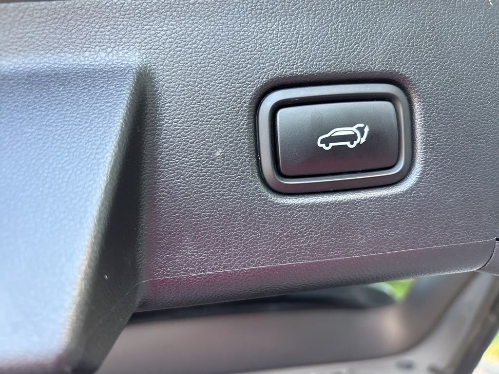 Used 2025 Gray Hyundai SEL image 39