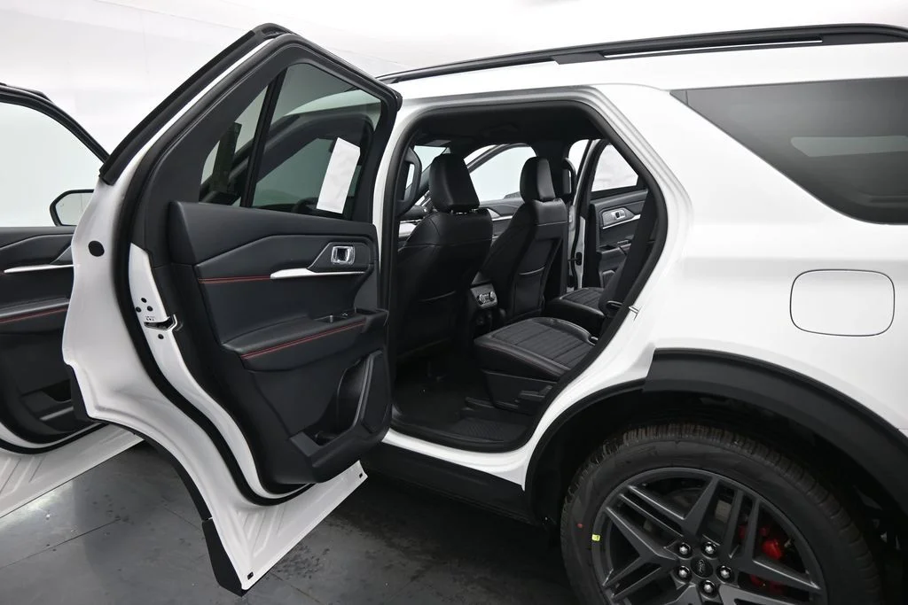 New 2026 Star White Metallic Tri-Coat Ford ST-Line image 17