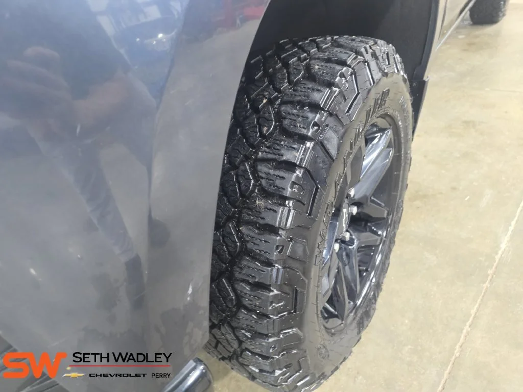 Used 2020 SHADOW GRAY METALLIC Chevrolet LT Trail Boss image 33