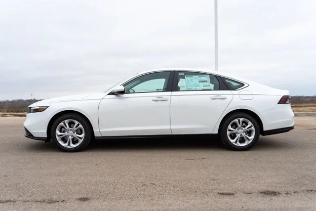 Used 2024  Honda LX image 4