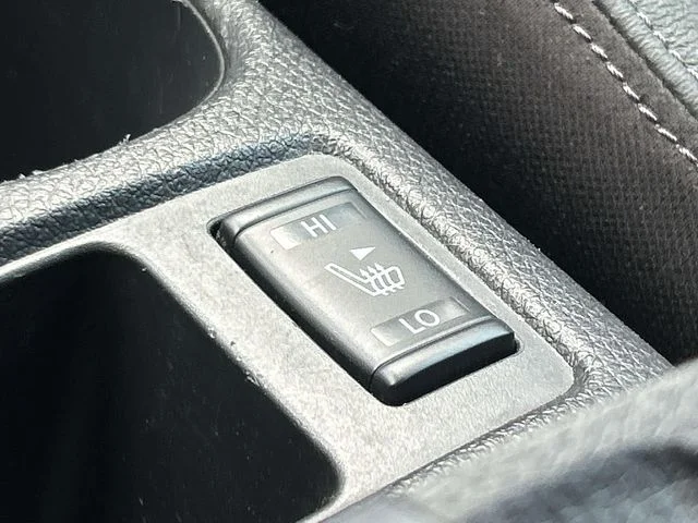 Used 2022 Orange Nissan SV image 37
