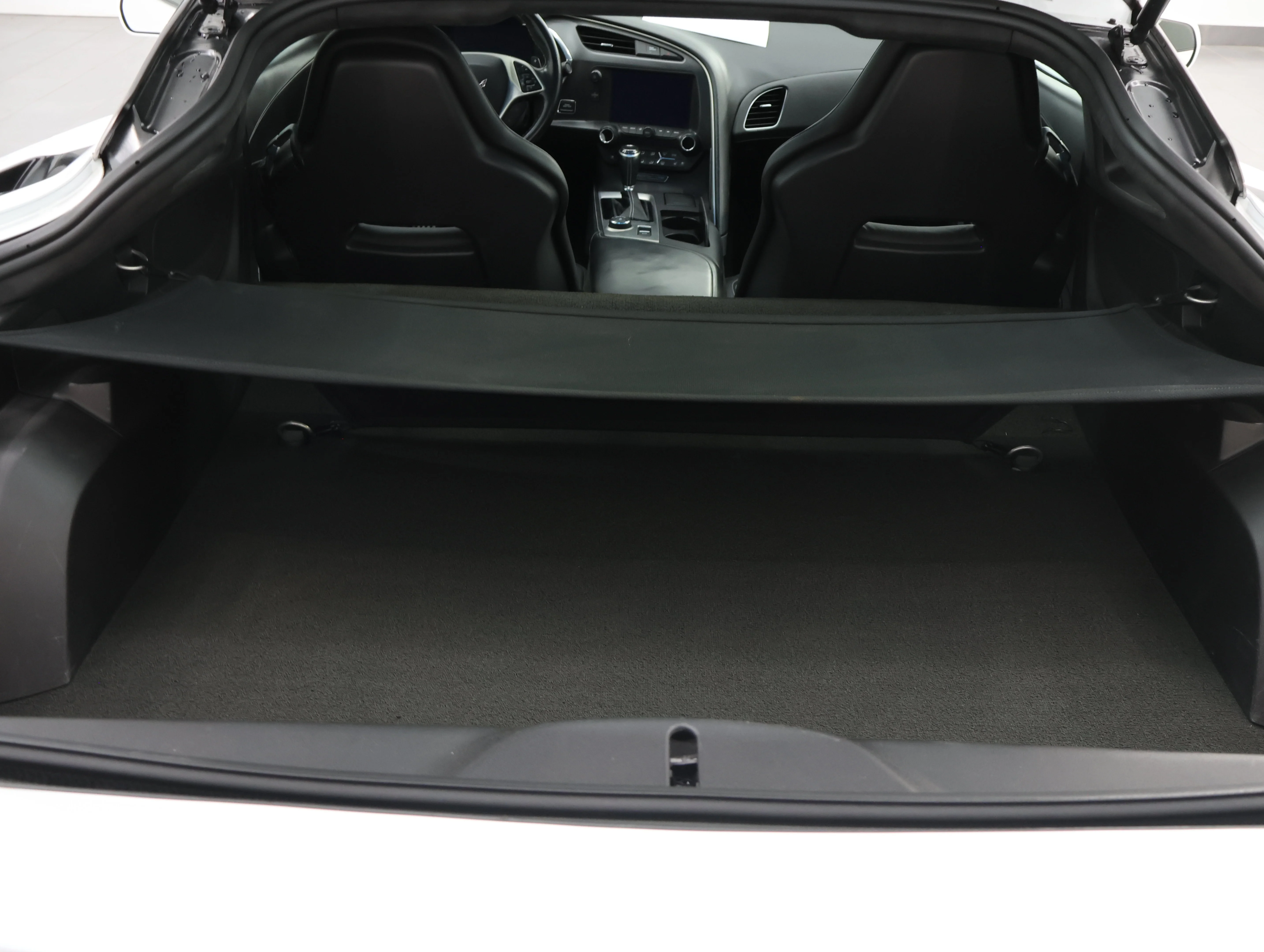 Used 2015 Arctic White Chevrolet Stingray Z51 image 25