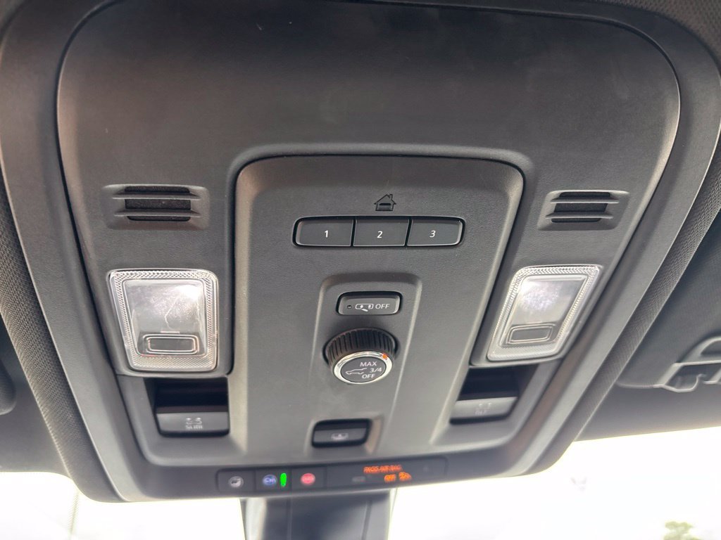Used 2021 SUMMIT WHITE Chevrolet Z71 image 19