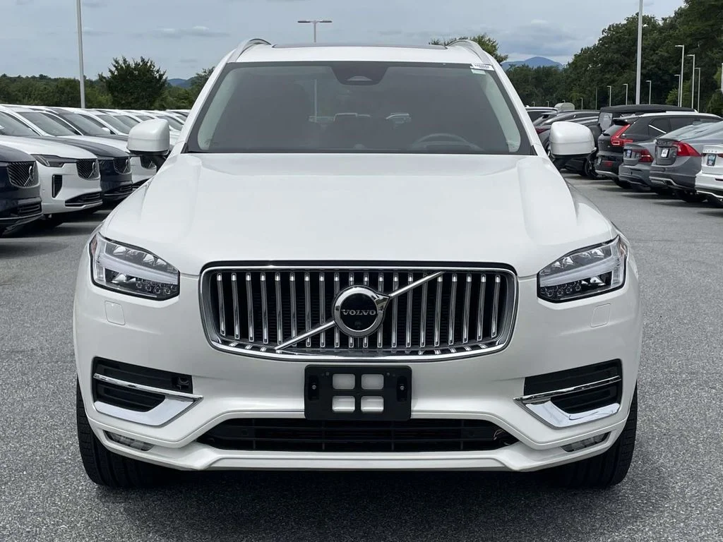 Certified Used 2023 Crystal White Volvo Ultimate image 23