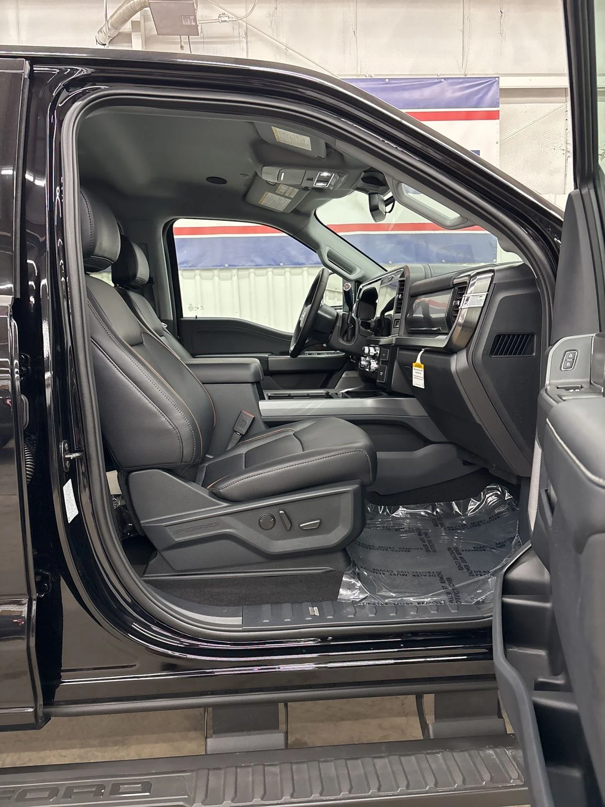 2026 Ford F-350 Super Duty Lariat - Photo 13