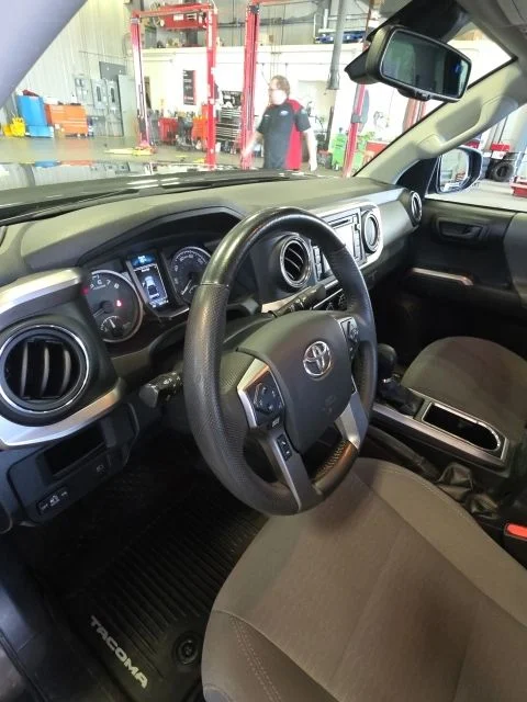 Used 2019 Gray Toyota SR5 image 11