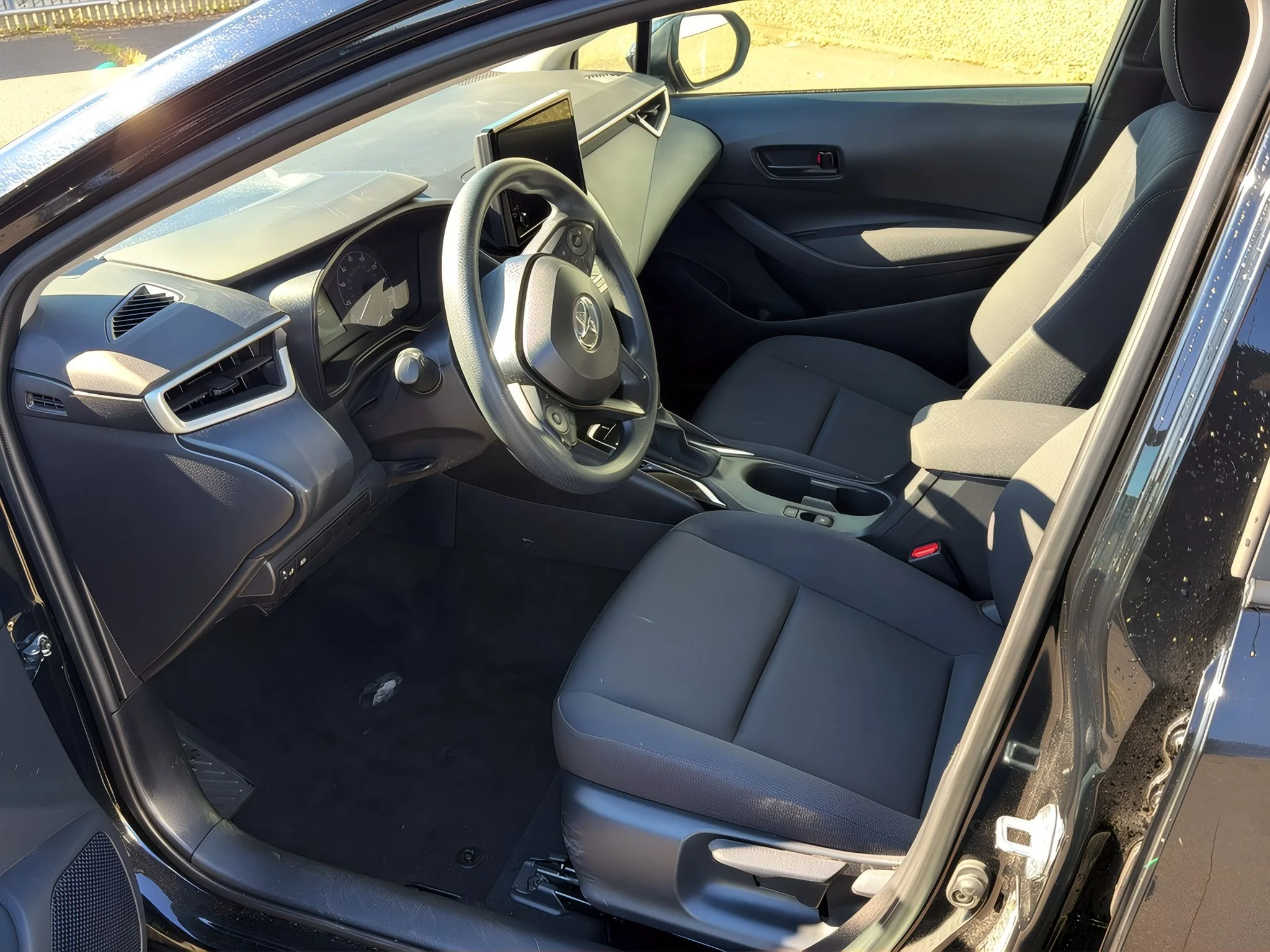2025 Toyota Corolla LE - Photo 15