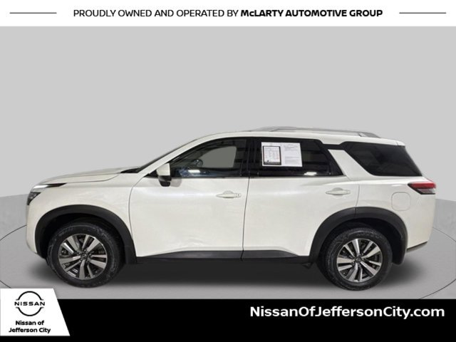 Used 2022 White Nissan SL image 9