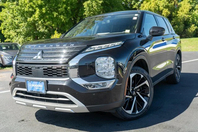 Used 2022 Black Mitsubishi  image 1