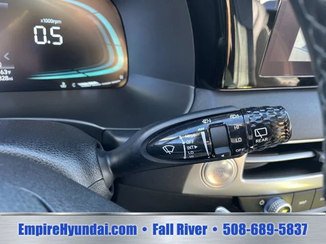 Used 2025 Gray Hyundai SEL image 31