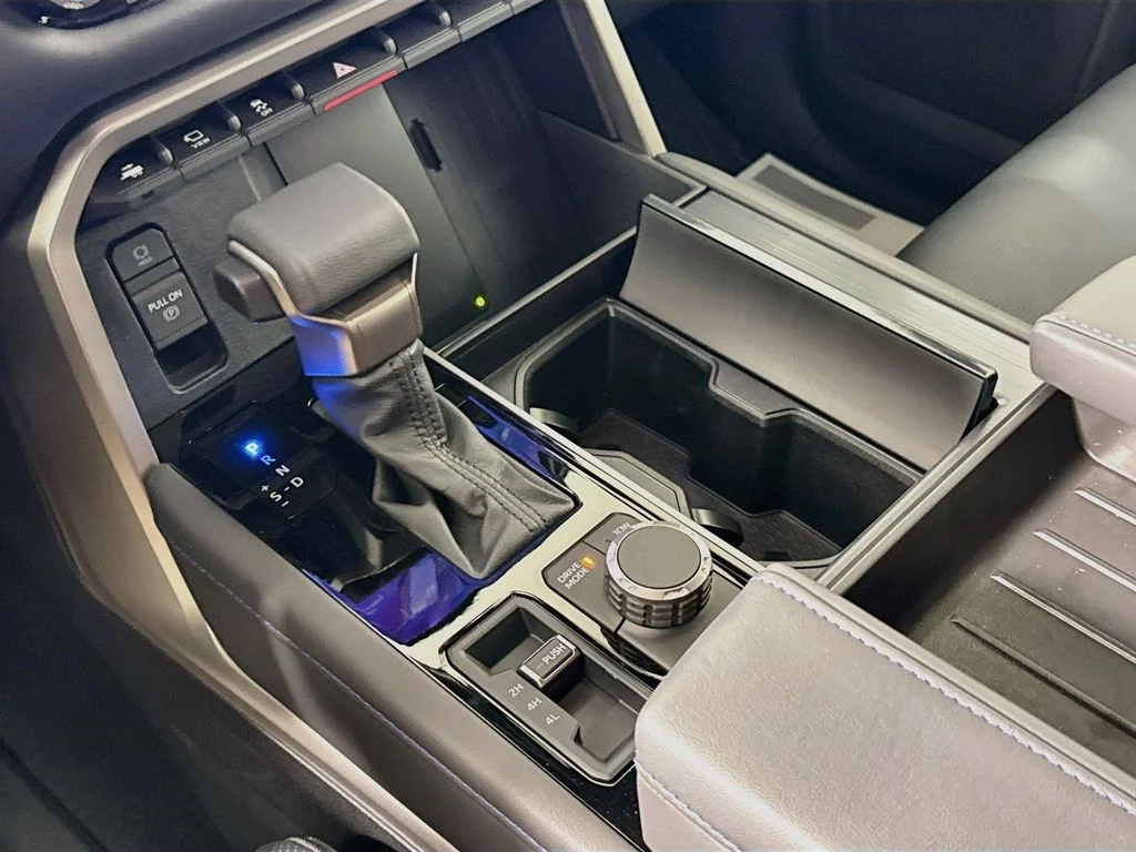 New 2026 Wind Chill Pearl Toyota Platinum image 16