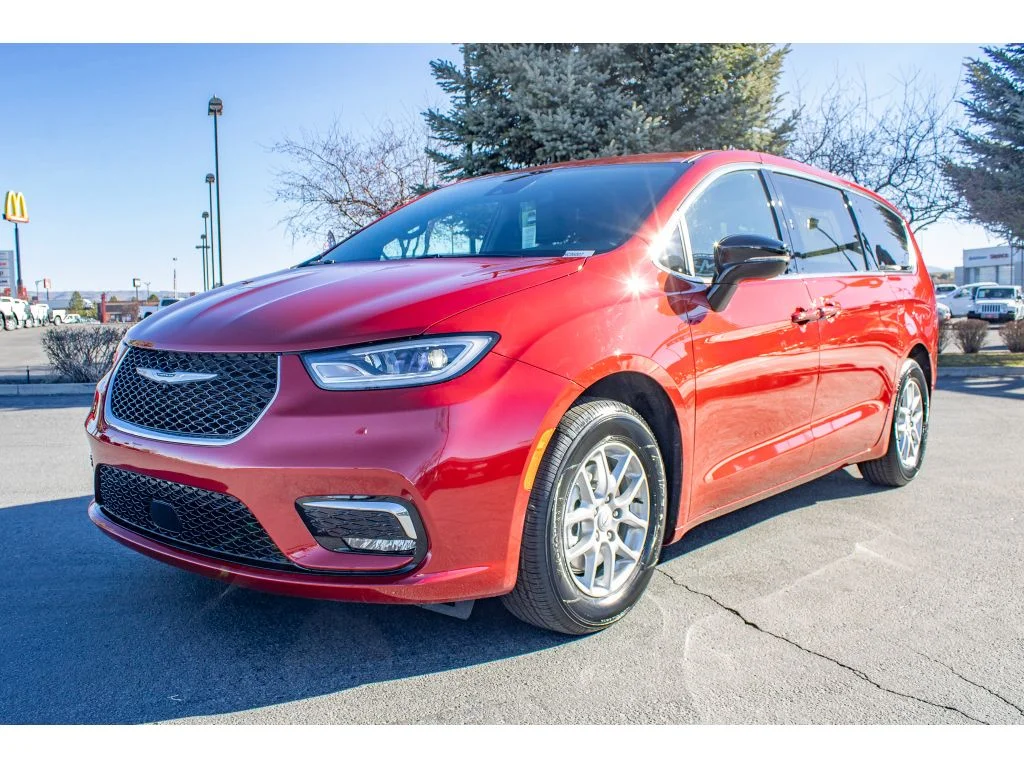 New 2026 Red Hot Pearlcoat Chrysler Select image 4