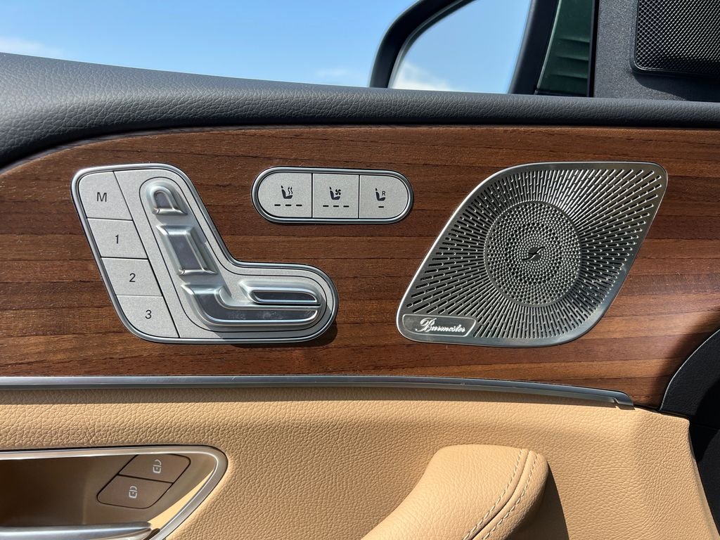 New 2026 MANUFAKTUR Ireland Mid Green Metallic Mercedes-Benz GLS 450 image 12