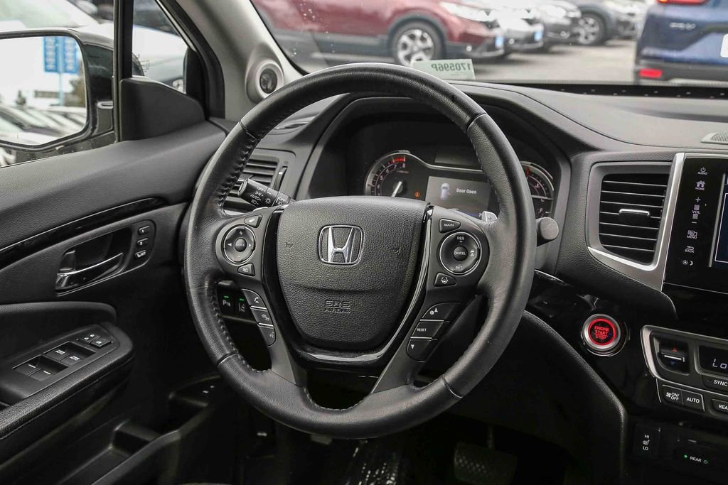 Used 2017 White Diamond Pearl Honda Touring image 15