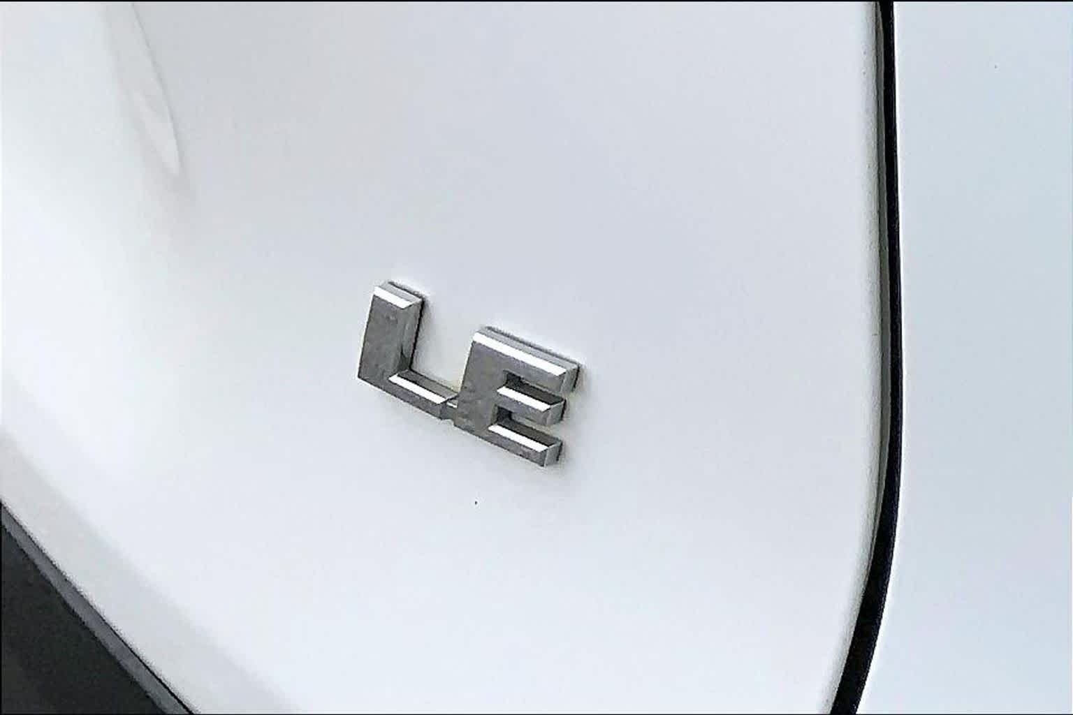 Used 2022 White Toyota LE image 30