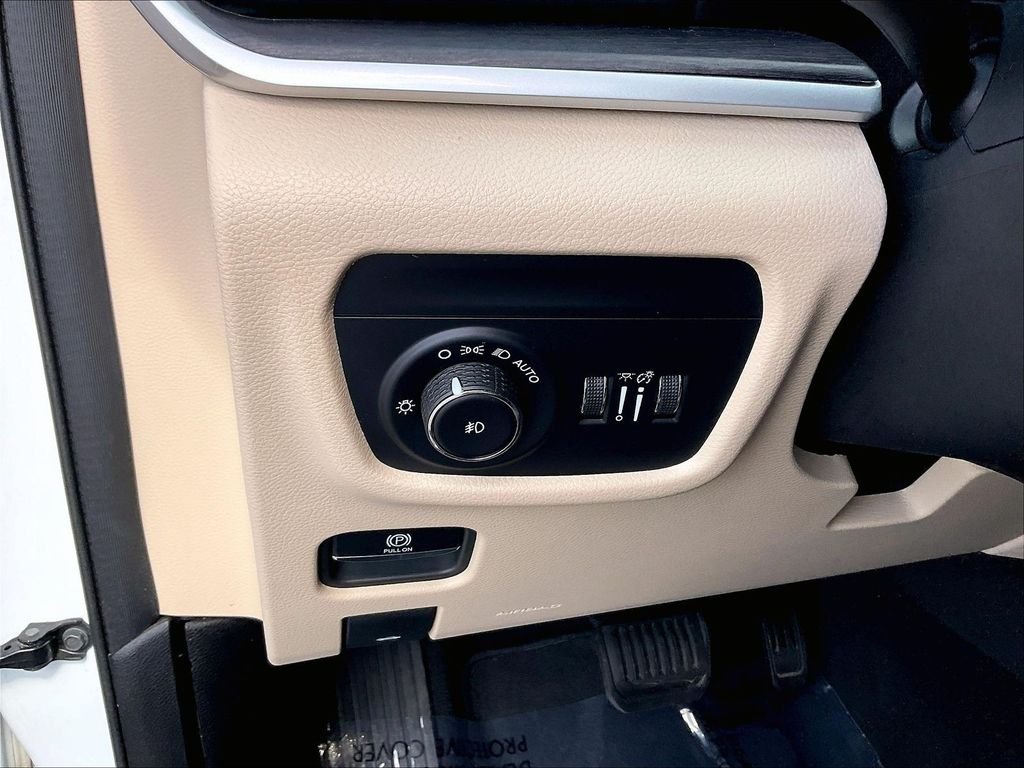 Used 2023 Bright White Clearcoat Jeep Limited image 27