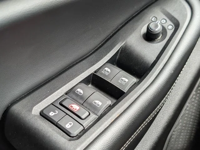 Used 2022 Silver Jeep Limited image 19