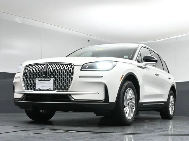 Used 2023 Pristine White Lincoln Standard image 34