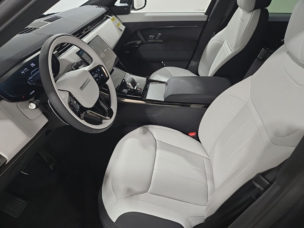 New 2026 Carpathian Grey Land Rover Dynamic SE image 18