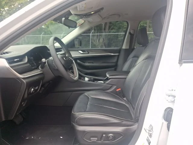 Used 2023 White Jeep Limited image 13