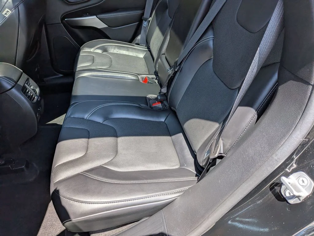 Used 2021 Black Jeep Latitude Lux image 24