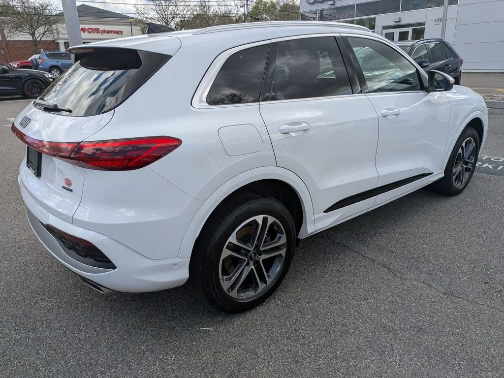 Used 2025 White Audi 2.0T Premium image 3
