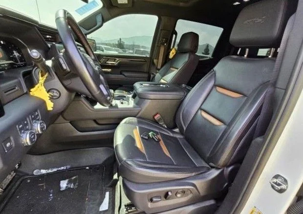 Used 2022 White GMC AT4 image 6