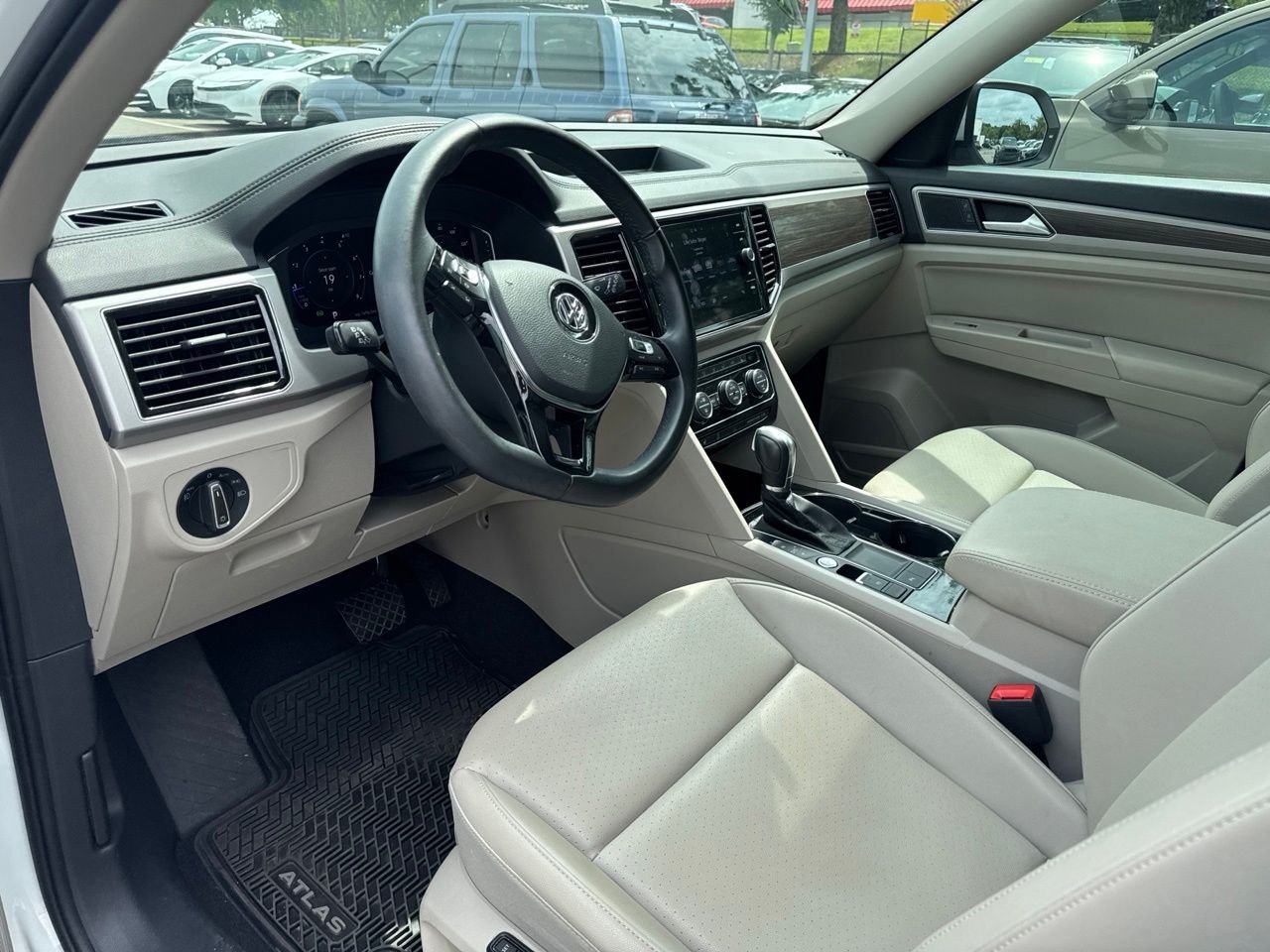 Used 2019 White Volkswagen SEL image 6