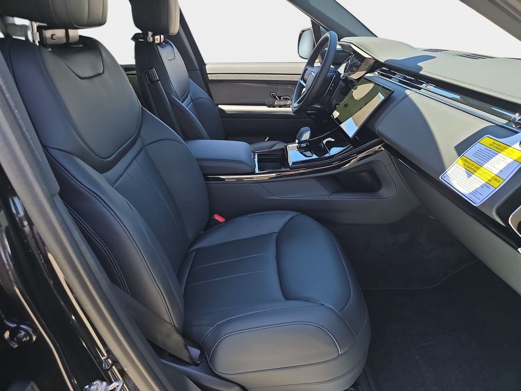 New 2026 Santorini Black Land Rover Dynamic SE image 10
