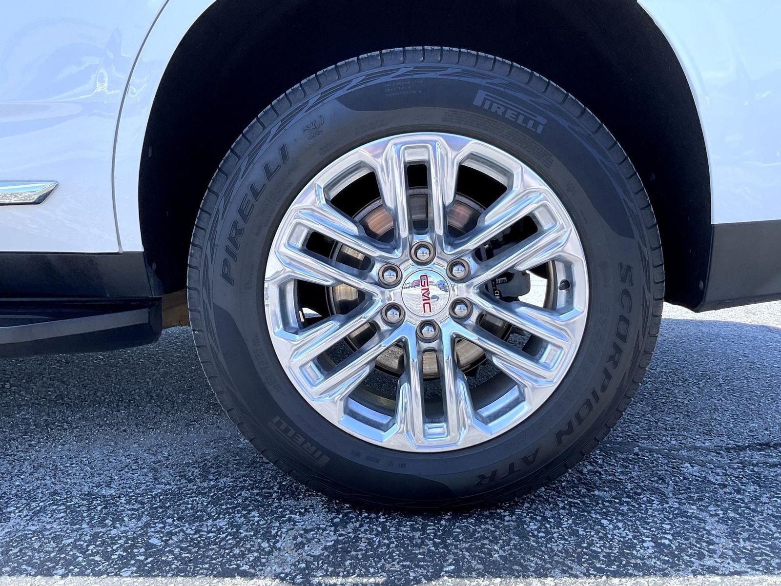 Used 2022 White GMC SLT image 23