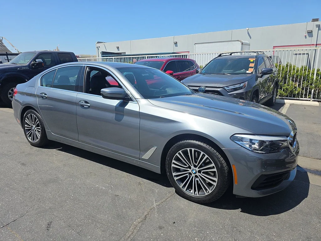 Used 2020 Bluestone Metallic BMW 530e iPerformance image 1