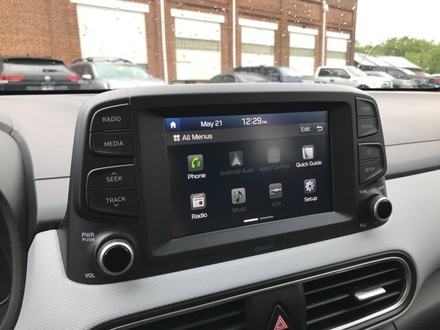 Used 2020 Ultra Black Hyundai SE image 16