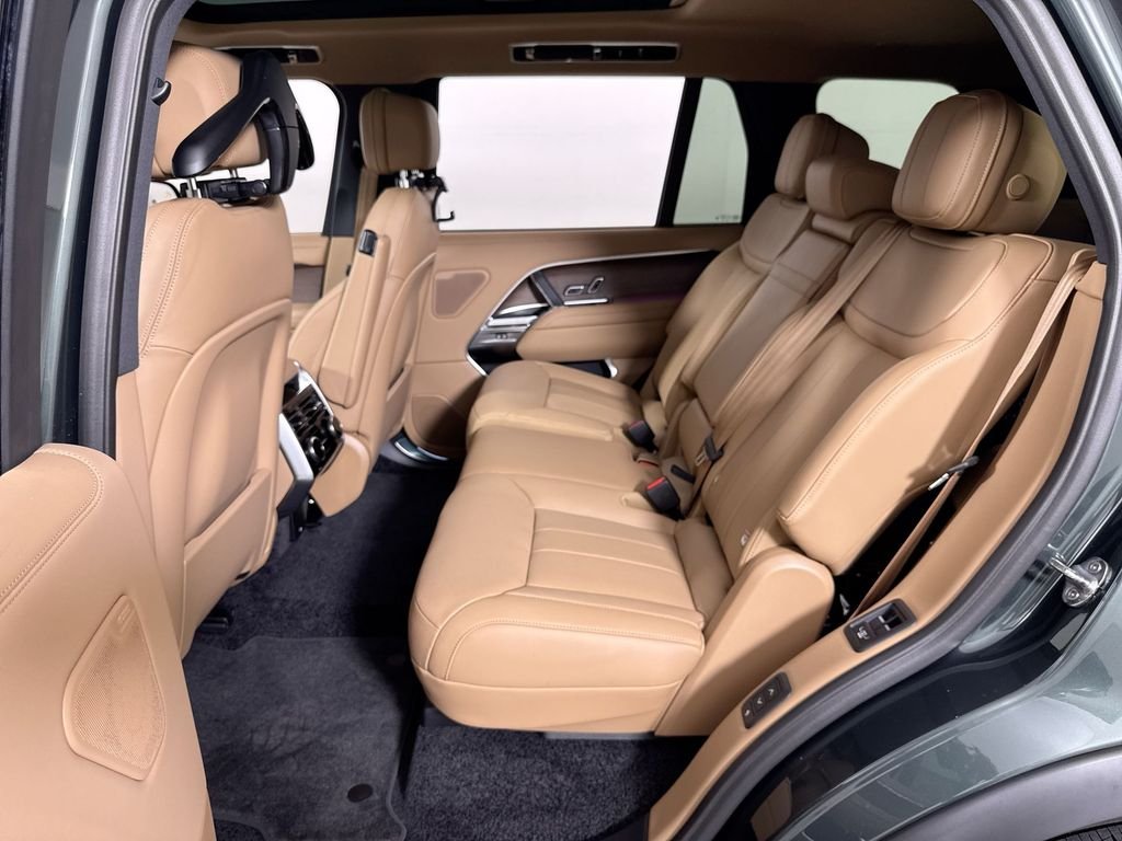 New 2026 Belgravia Green Land Rover SE LWB image 20