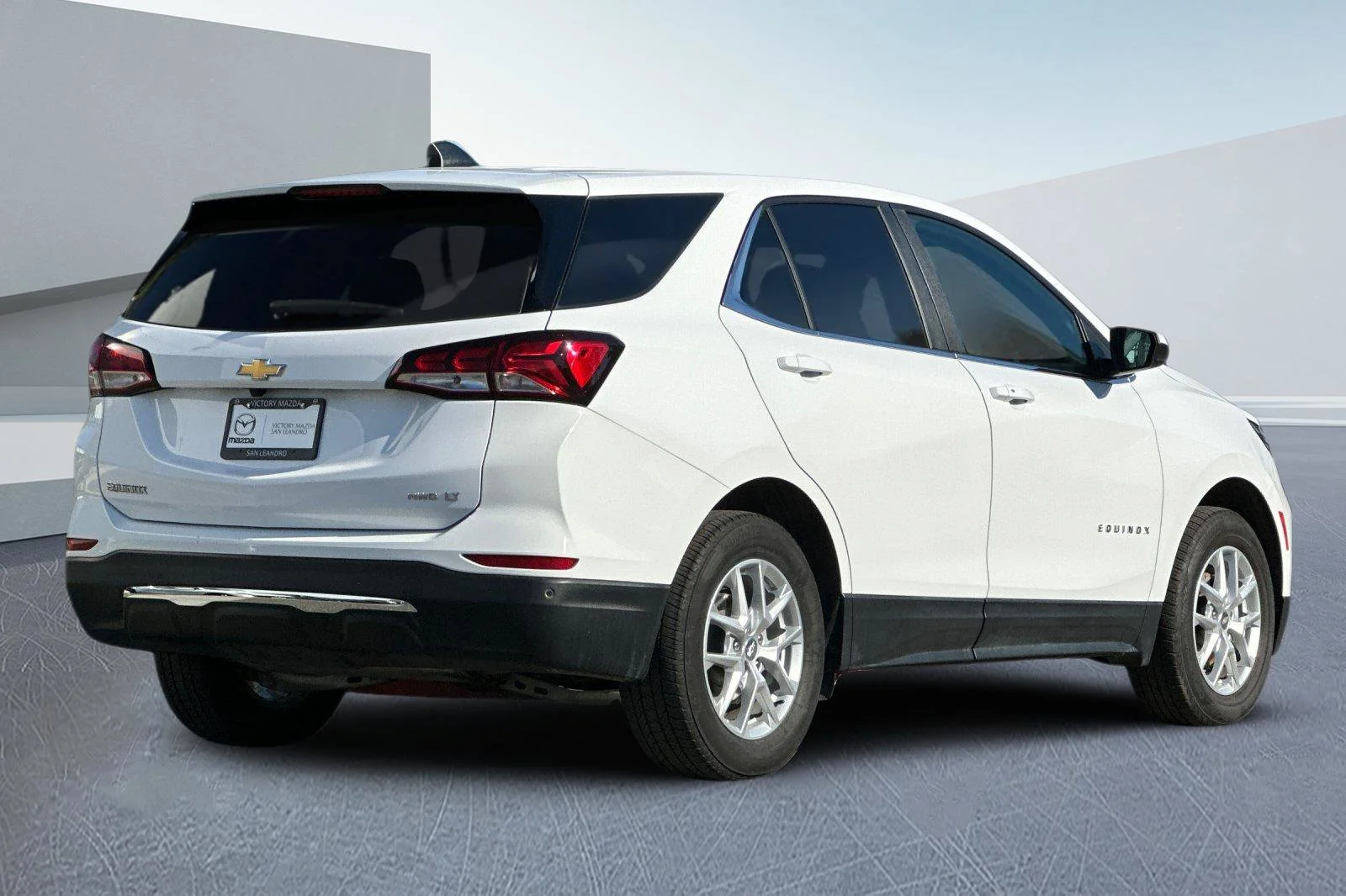 Used 2024 Summit White Chevrolet LT image 4