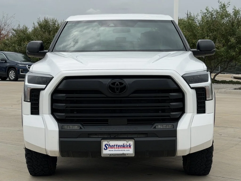 Used 2025 White Toyota SR5 image 7