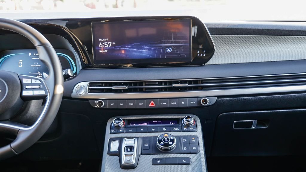 Used 2025 Silver Hyundai SEL image 16