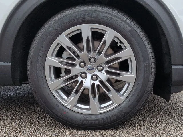 New 2026 Star White Metallic Tri-Coat Ford Platinum™ image 11