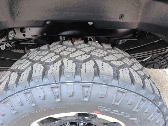 New 2026 Glacier Gray Metallic TriCoat Ford Lariat image 31