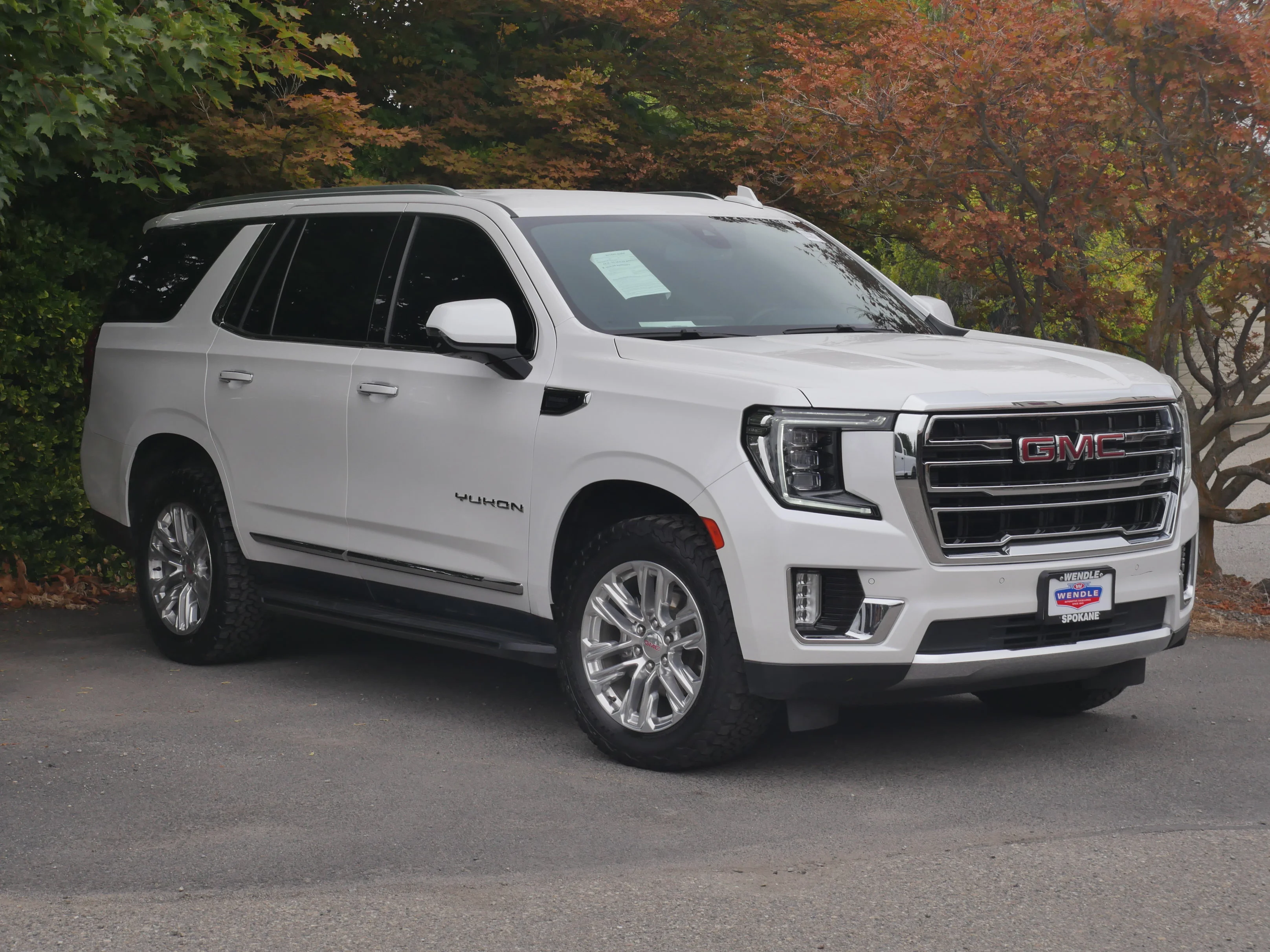 Used 2021 White Frost Tricoat GMC SLT image 37